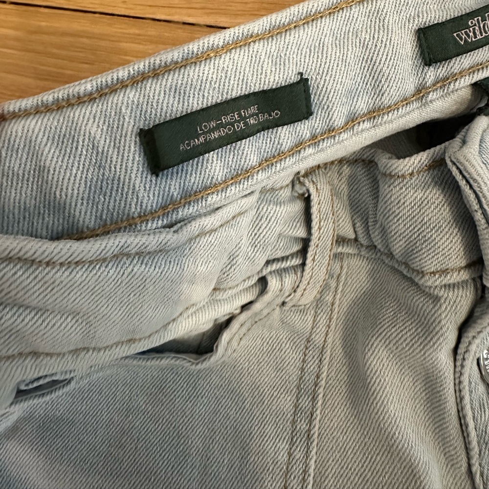NWOT Wild Fable Light Wash Blue Flare Low Jeans Size 0 - Picture 5 of 5